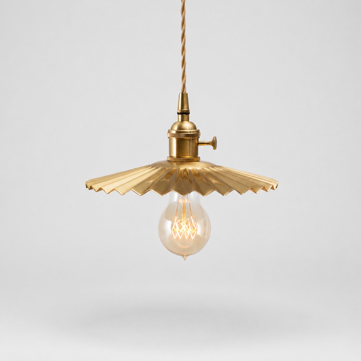 Suspension plissée simple avec rosace de plafond ronde