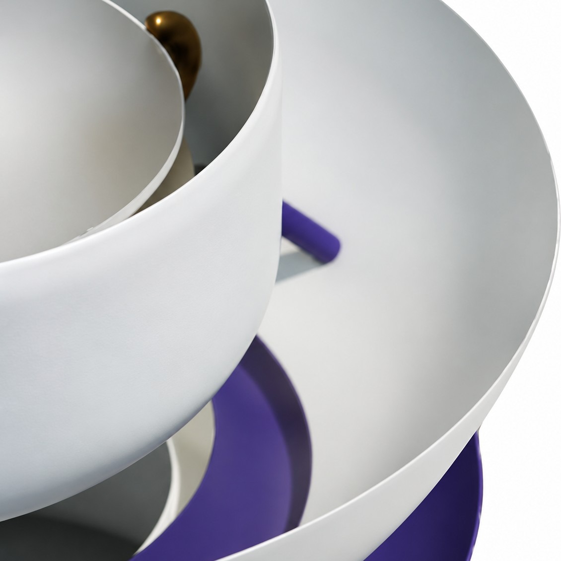 Overlapping aluminum discs and a brass-toned post